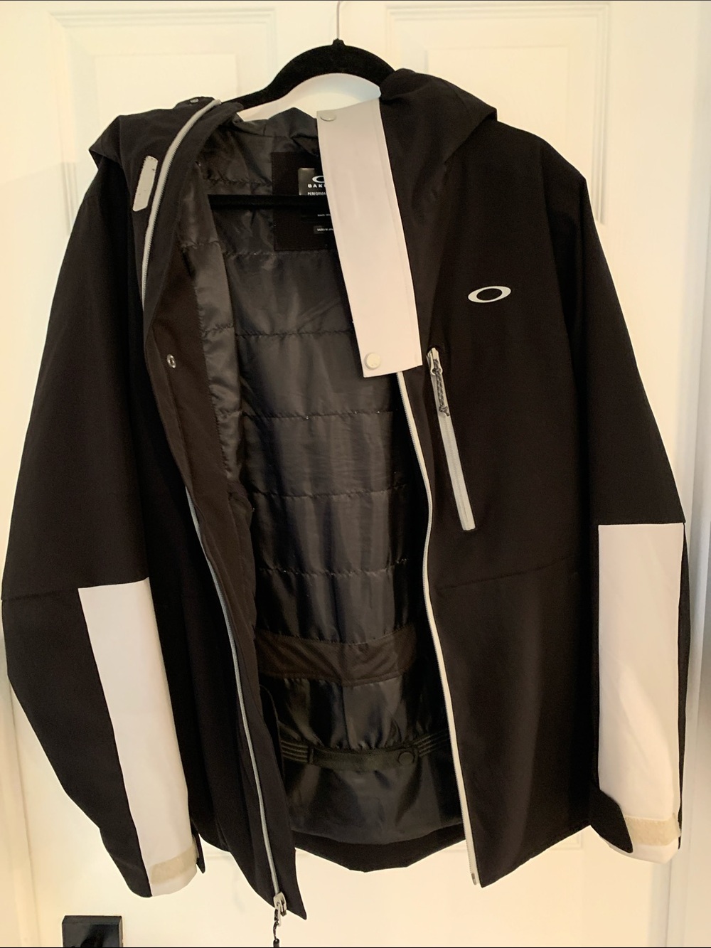 Oakley Camellia Insulated Jacket Blackout for Women’s